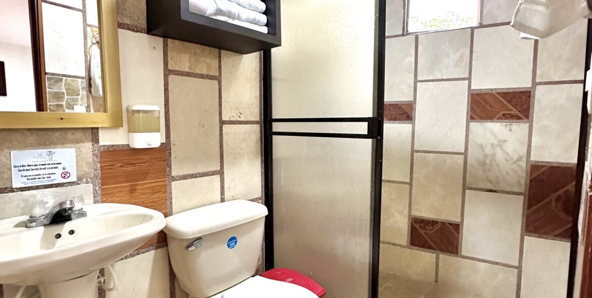 Eco-Hotel-Las-Palmas-baños (14)